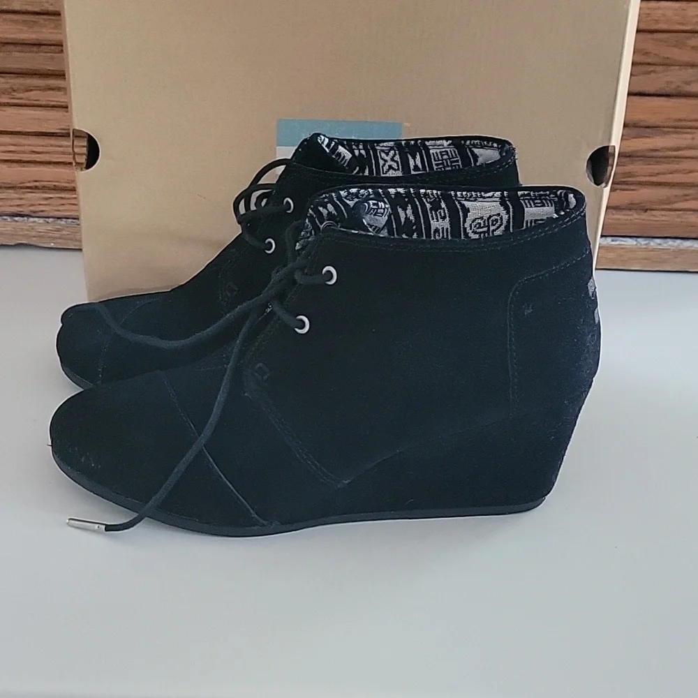 Toms Black Suede Women's Boots Desert Wedge Shoes 10